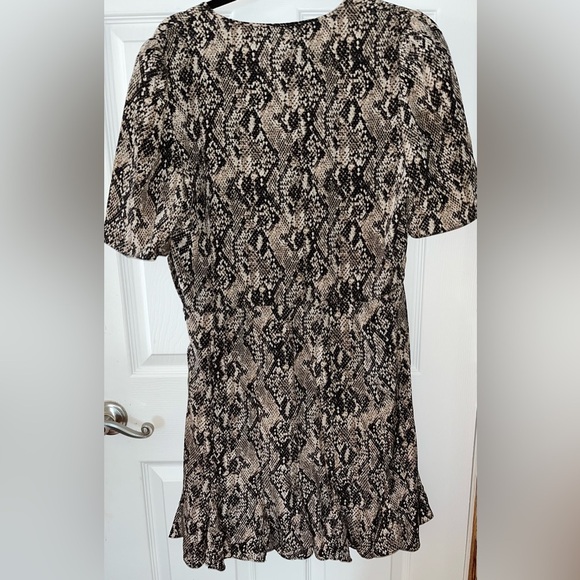 Veronica Beard Silk Snake Print Short Sleeve V Neck Sheath Dress size 12 - Picture 4 of 5